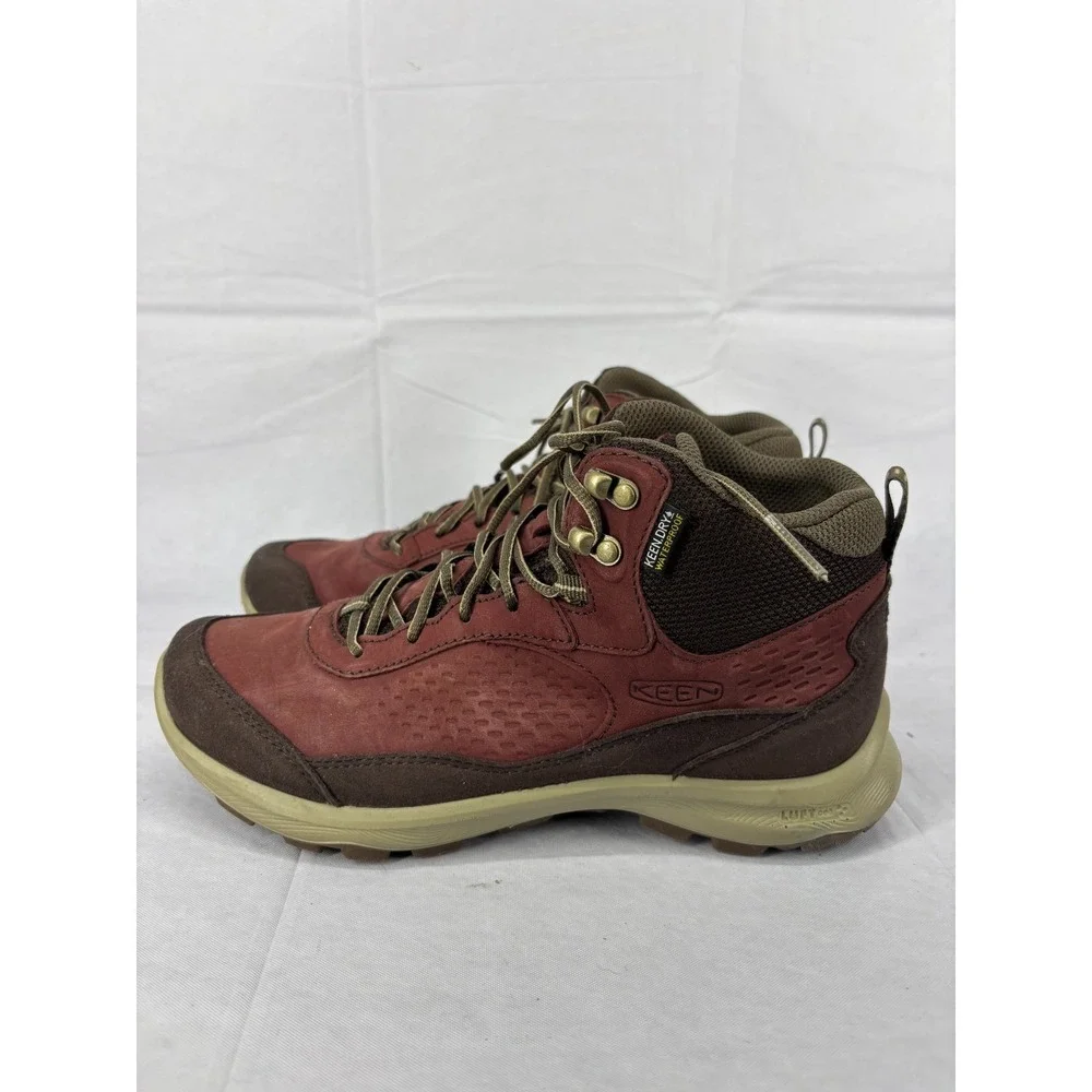 Keen women explorer